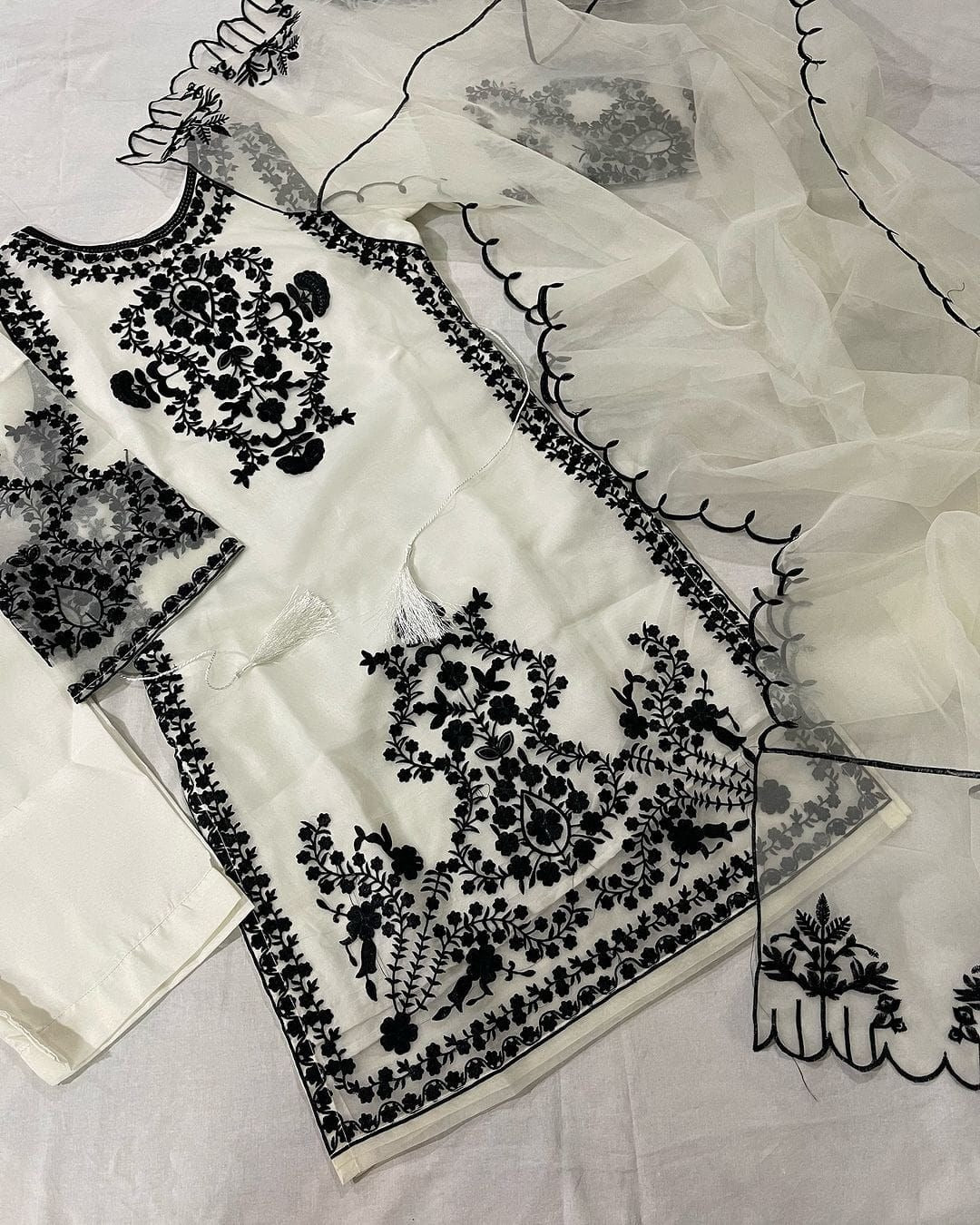 Snow White 3-Pcs. (Wedding Speial)